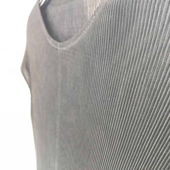 Fancy Stretch Ribbed top - Picture 2 of 4